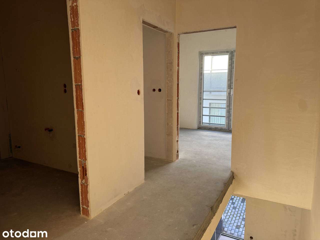 W CENIE MIEJSCE POSTOJOWE ZEWNĘTRZE PLUS PODDASZE 50 MKW !-7