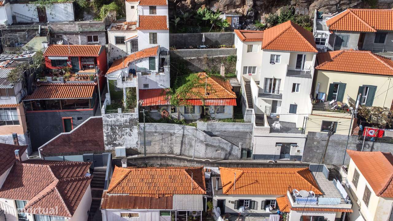 Moradia T2 no coração do Funchal-23