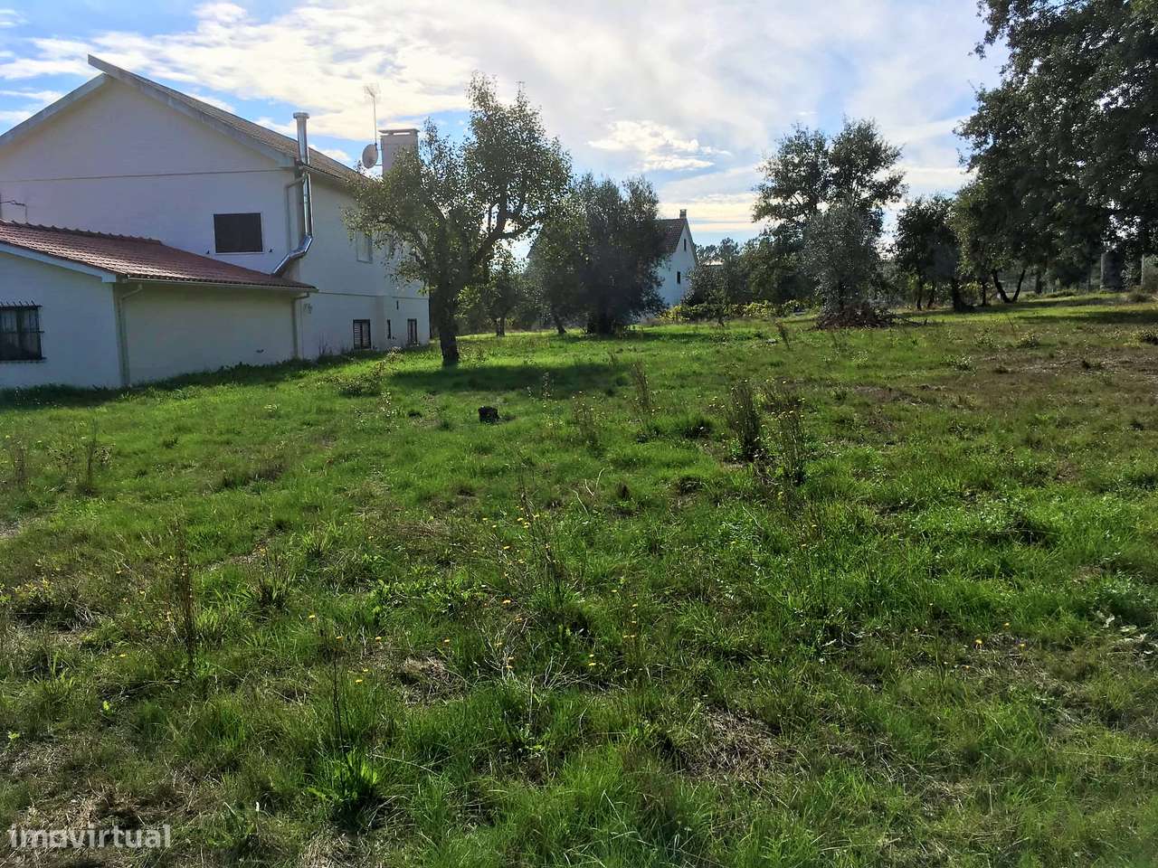 Moradia T3 isolada com jardim, terraço e garagem-14