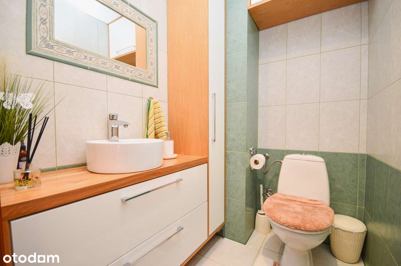 Budynek usługowo-mieszkalny przy głównej drodze krajowej nr 44-9