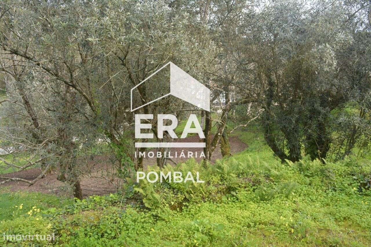 Moradia para reconstrução em pedra com cerca de 1400m2 - Grande imagem: 2/18