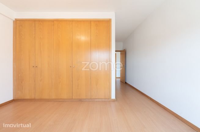 Apartamento T3 com duas varandas, garagem e arrumos, Maia-20