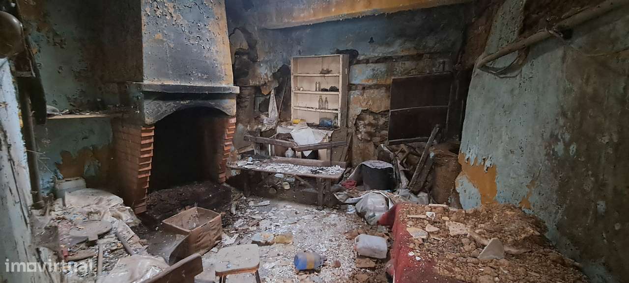 Moradia para restaurar em Sendim-28