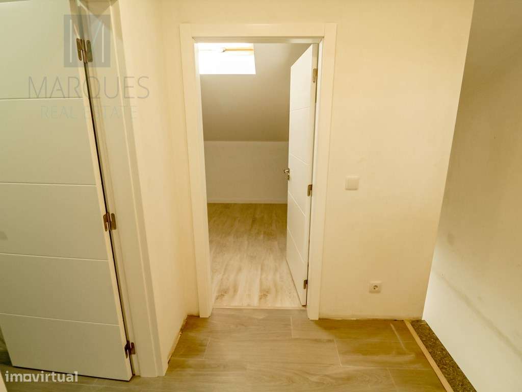 Moradia V2+2 com garagem em Vale de Milhaços - Corroios-25