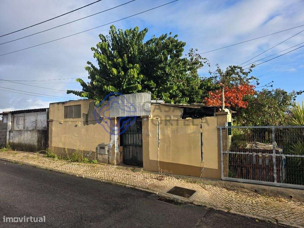 Moradia T2 Térrea para Recuperar - Bairro das Morenas, Caldas da Ra - Grande imagem: 4/35