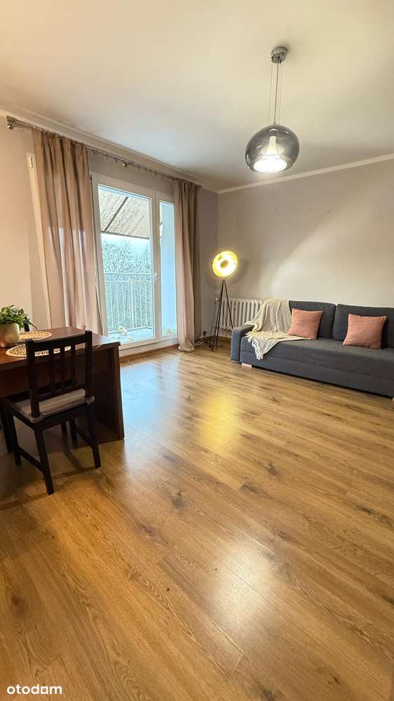 Kawalerka typu studio z balkonem z  pięknym widokiem na zieleń-0