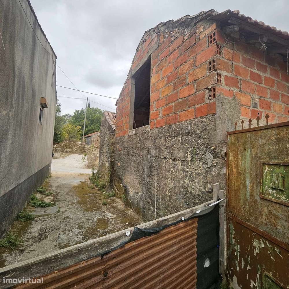 Propriedade com duas Ruínas - T3053/24-7
