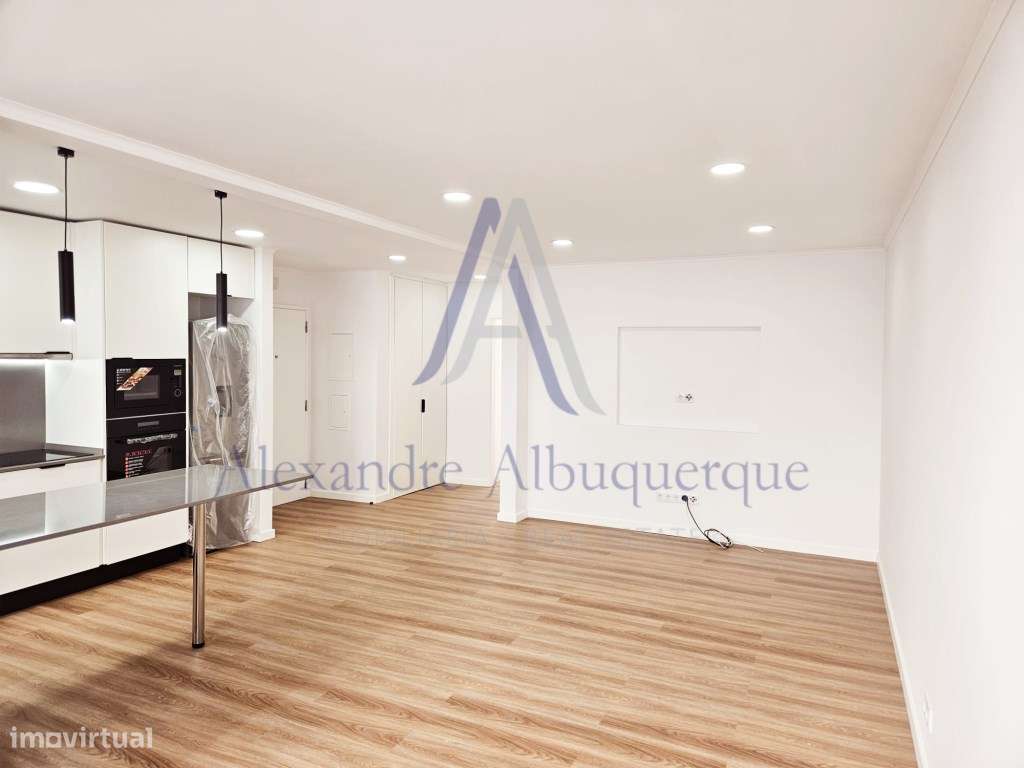 Fantástico Apartamento de 4 Assoalhadas, totalmente remodelado, na ... - Grande imagem: 2/20