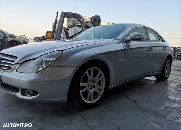 Usa stanga fata Mercedes CLS W219 2005-2009 - 2