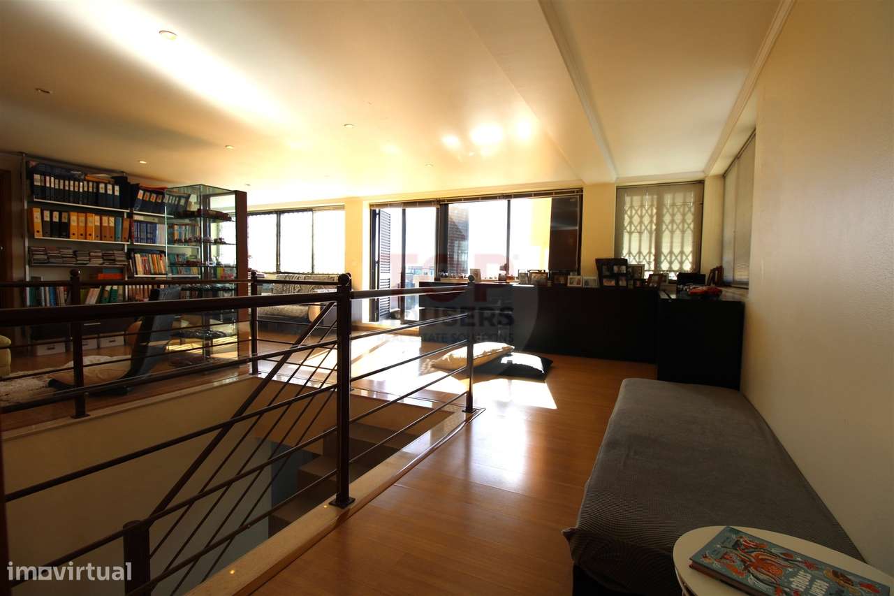 Penthouse T4+1 com Terraço Panorâmico e dois estacionamentos-22