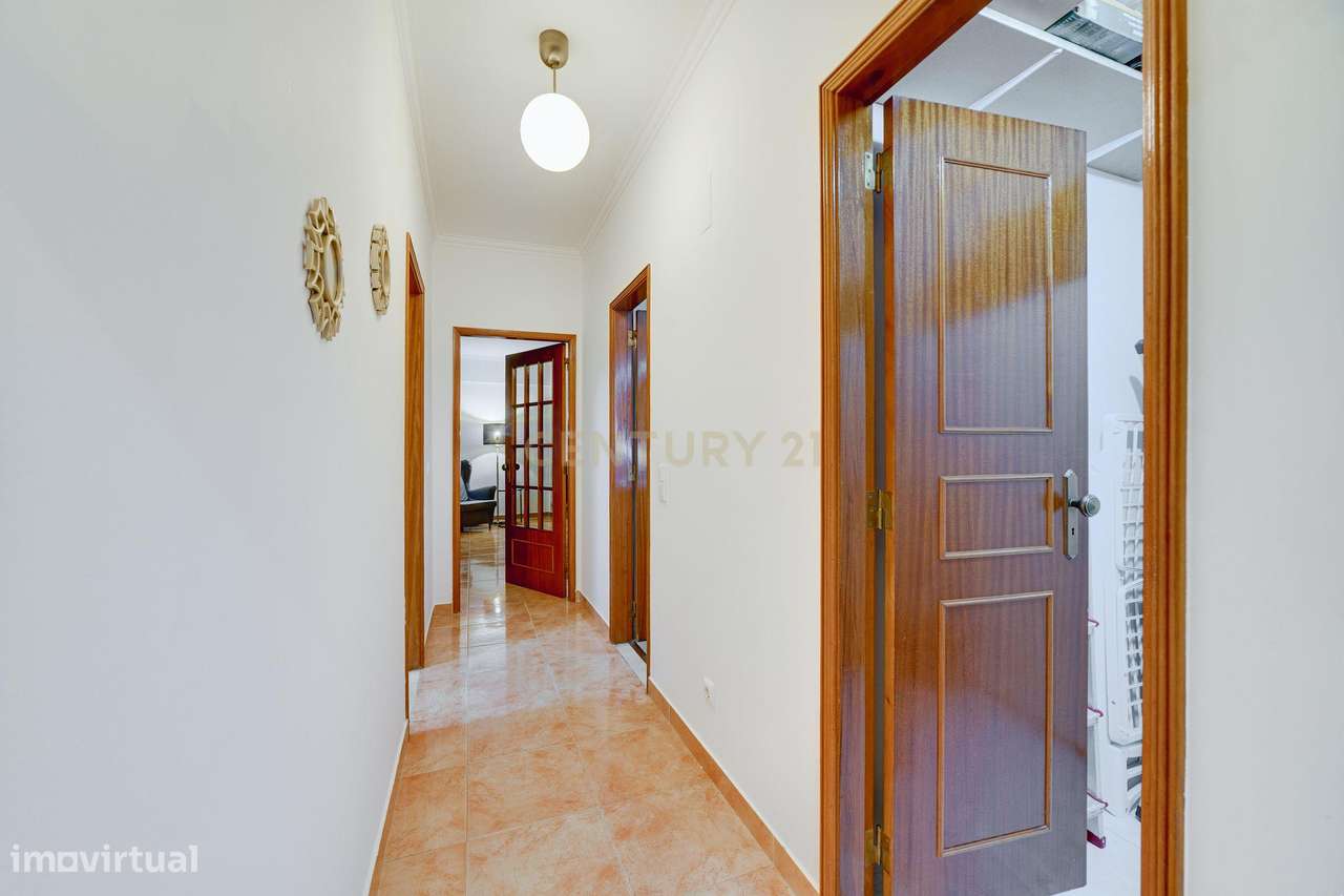 T2 na Rua Francisco Salgado Zenha, Tapada das Mercês - Mem Martins - Grande imagem: 5/34