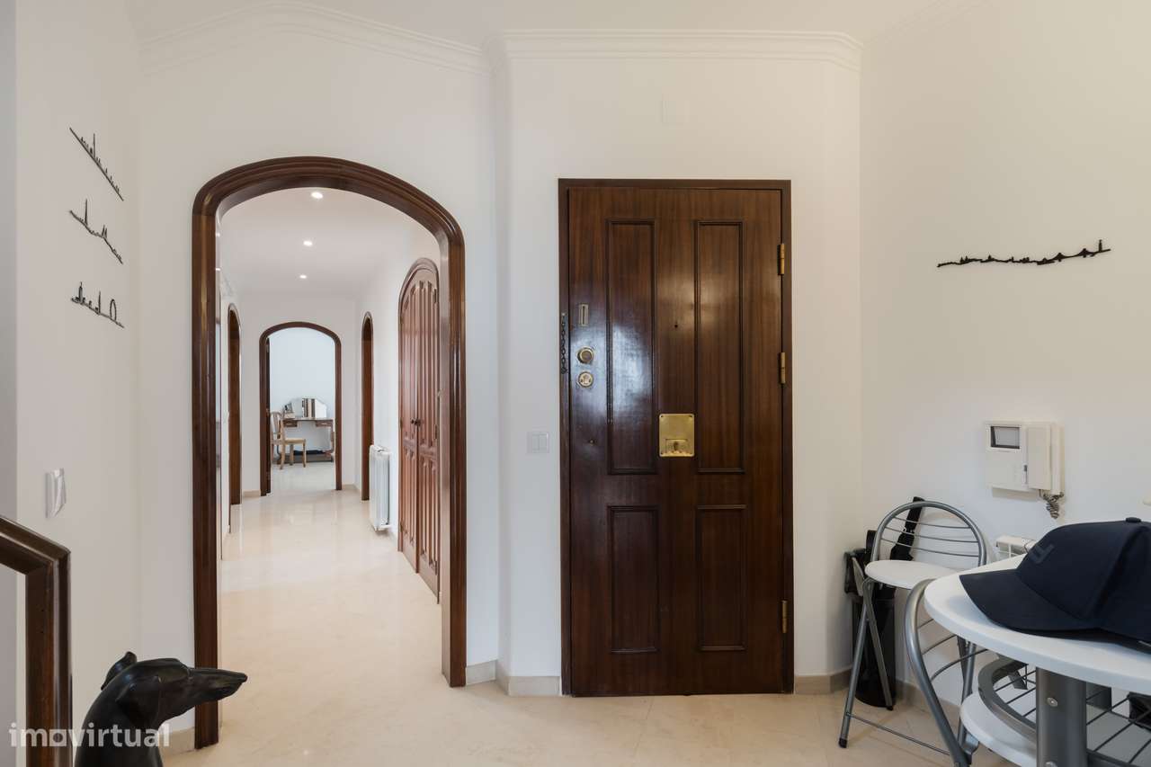 Viva o Sonho de Cascais: Duplex Exclusivo com Vista Mar!-13