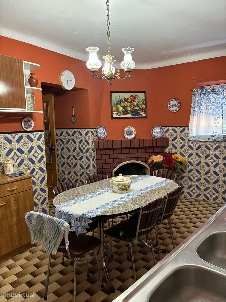 Moradia T5 Isolada com Jardim e Varanda-7