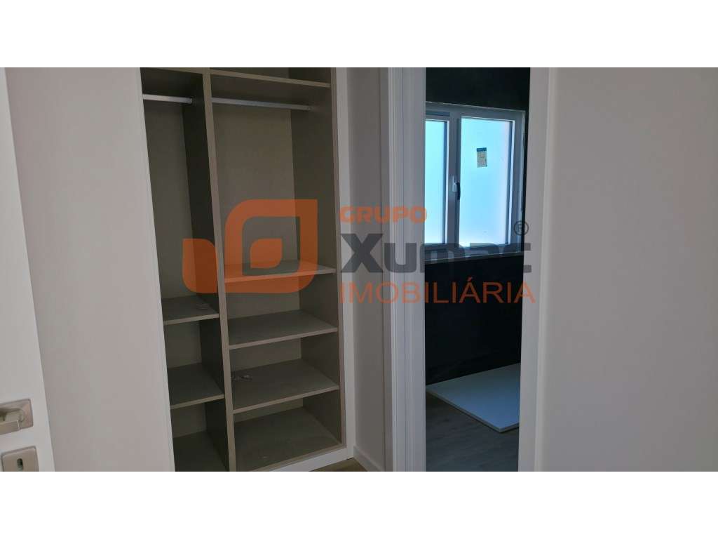 Moradia T4 Contemporânea c/ Piscina-24