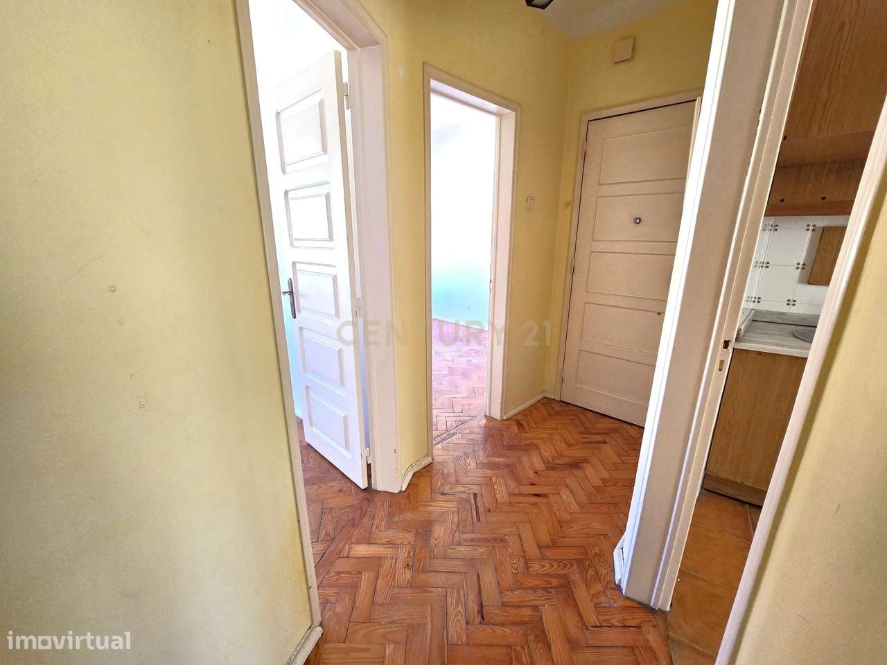 Apartamento T1 com Vista rio no centro de Almada-7