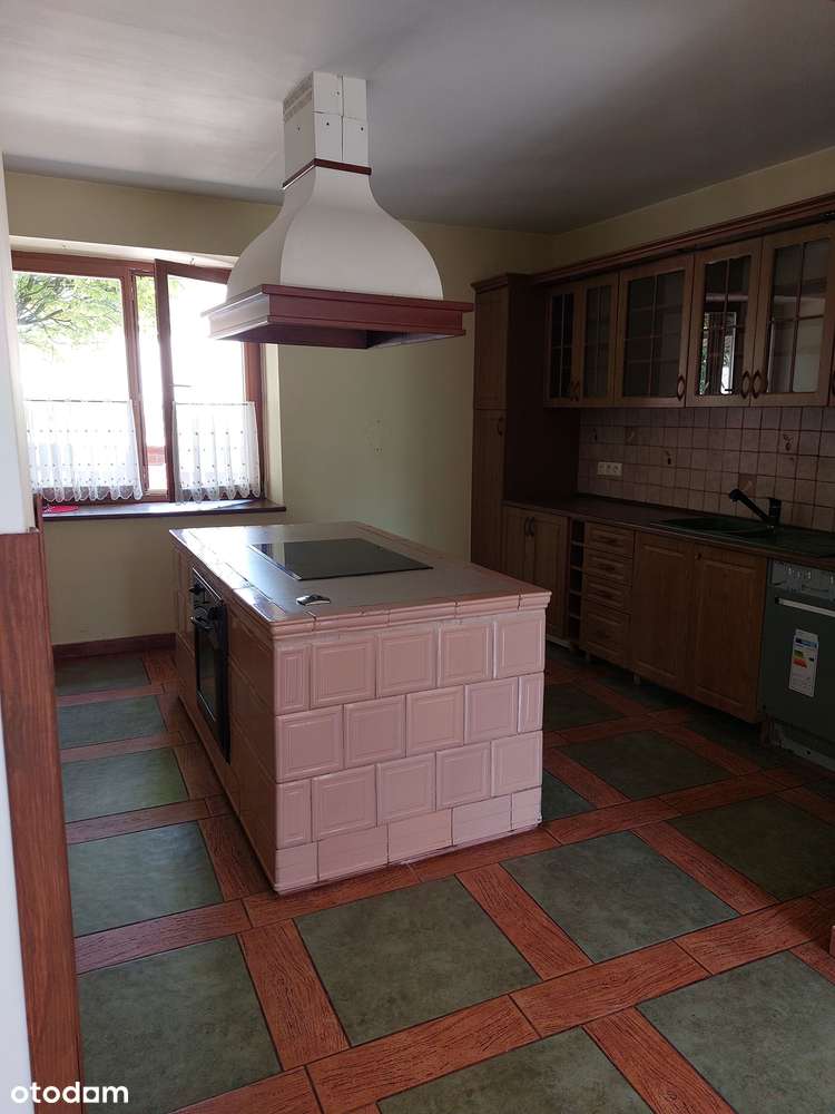 Dom wolnostojący stylizowany na dworek  225 m2 na działce 1100 m2.-9