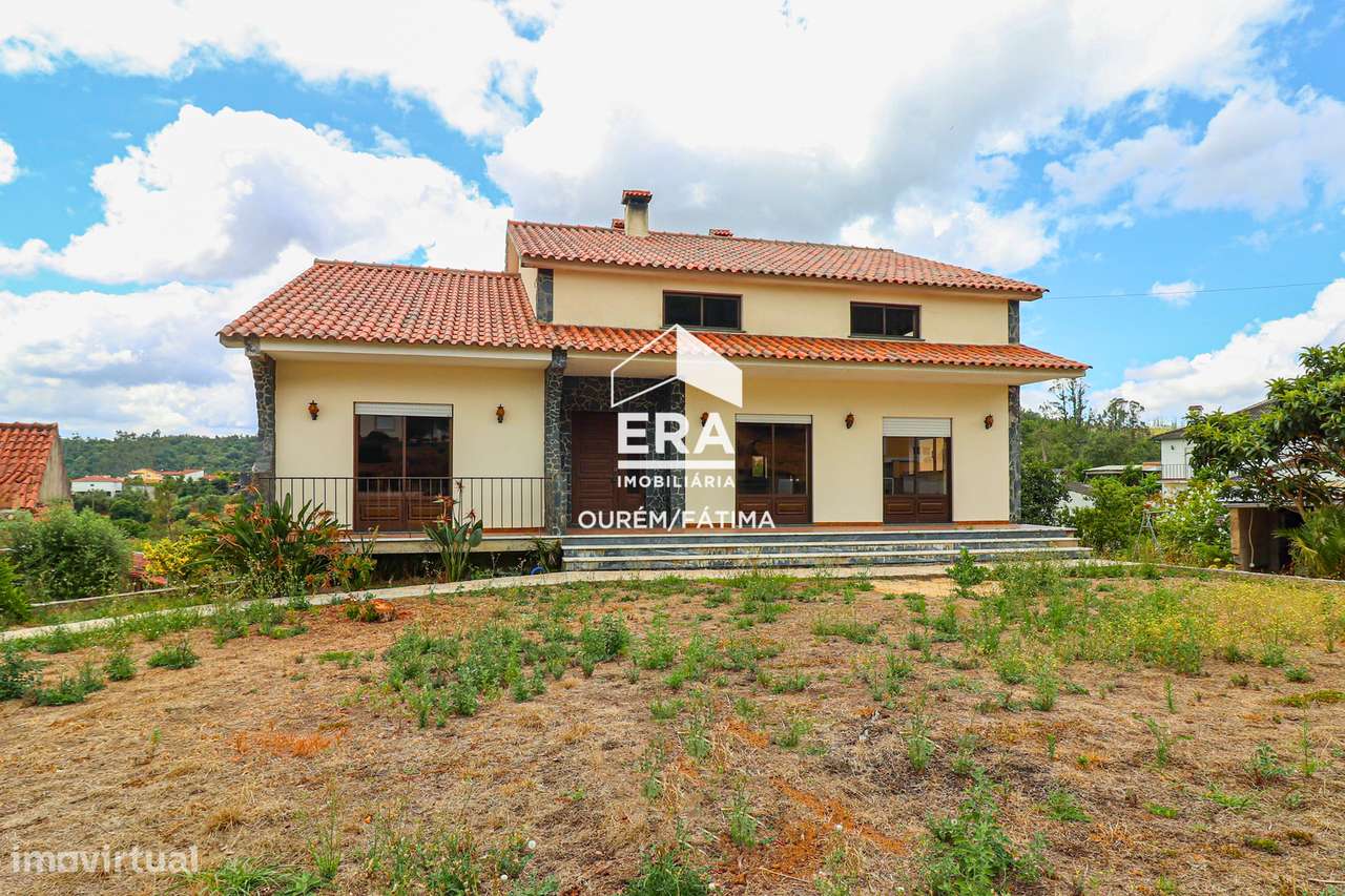 Moradia T5 no Olival, Ourém-3
