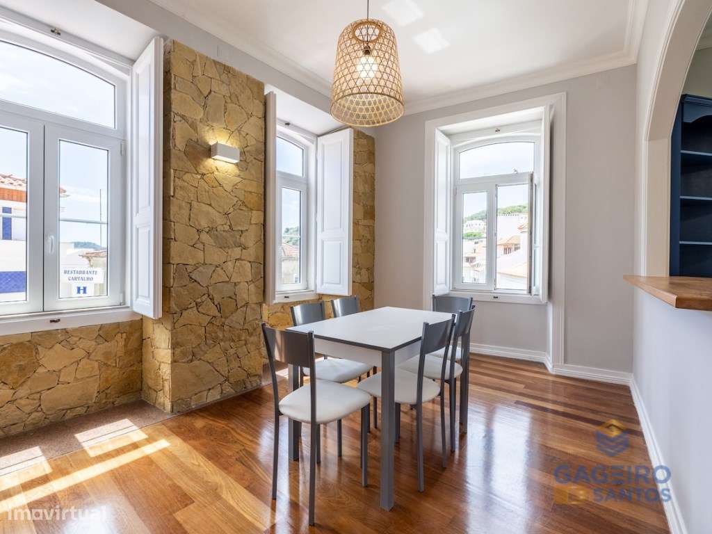 Apartamento Único com Charme Histórico e Conforto Moderno a Passos ...-7
