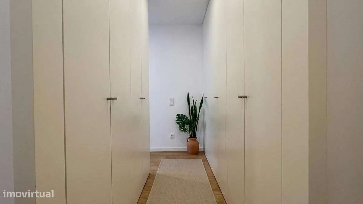 T2 Como Novo c/ Vistas Mar e Garagem Box em Canidelo-11