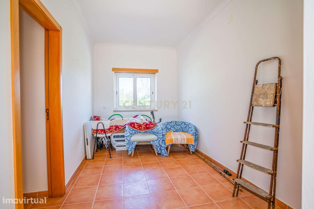 Moradia T6, localizada numa das zonas mais valorizadas do Oeste-24