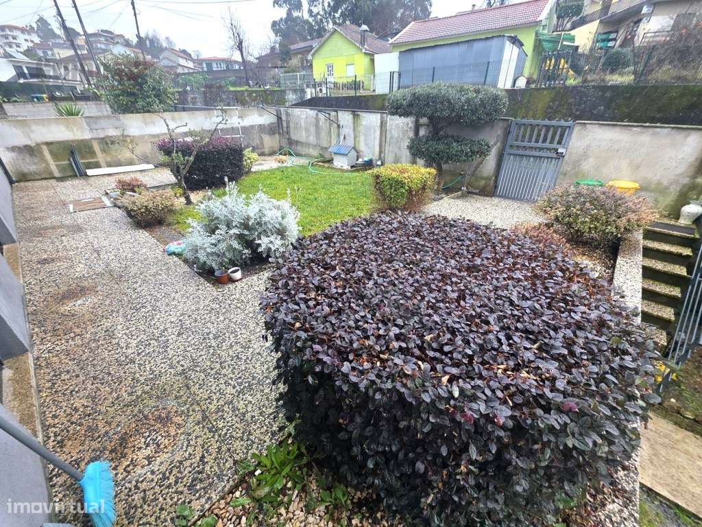 Moradia T3 com Armazém de 300m² - O Equilíbrio Perfeito entre Habit... - Grande imagem: 3/42