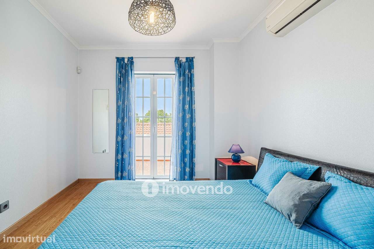 Moradia T4 com garagem e espaço exterior enorme, em Coruche-38