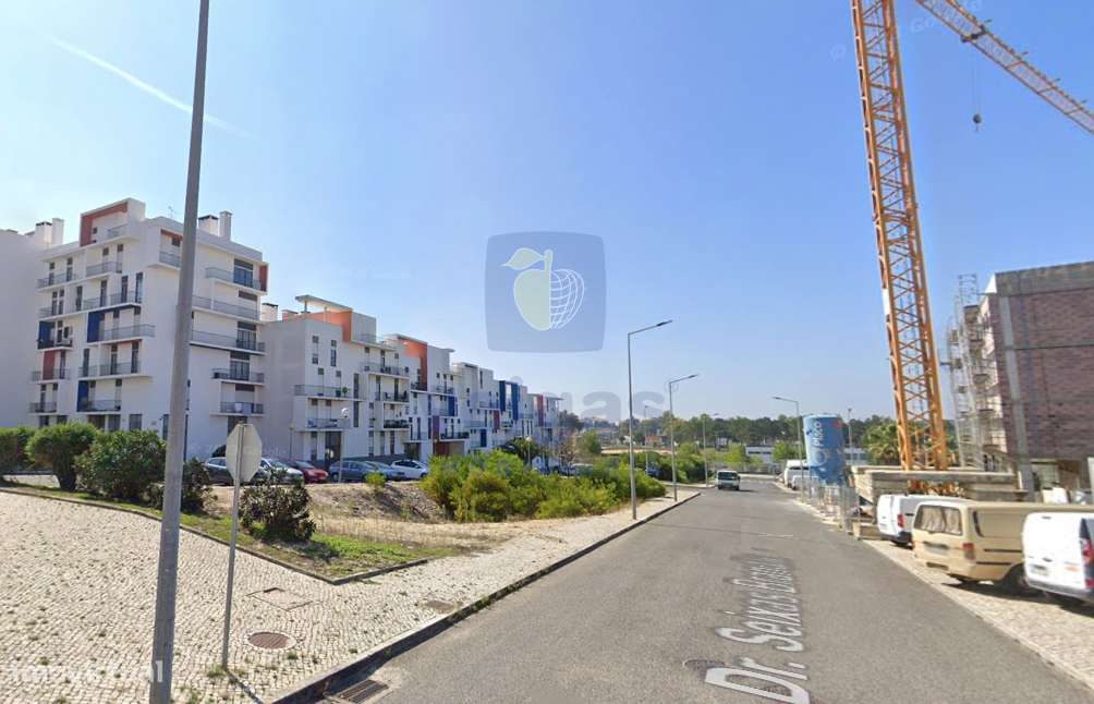 Apartamento em Construção junto ao Colégio! Tem 3 quartos, um deles em-14