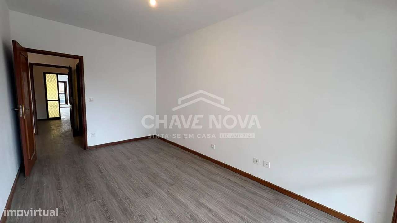 PS - Apartamento T3 Renovado, 3 Frentes, Terraço, Garagem, junto à VL8-13