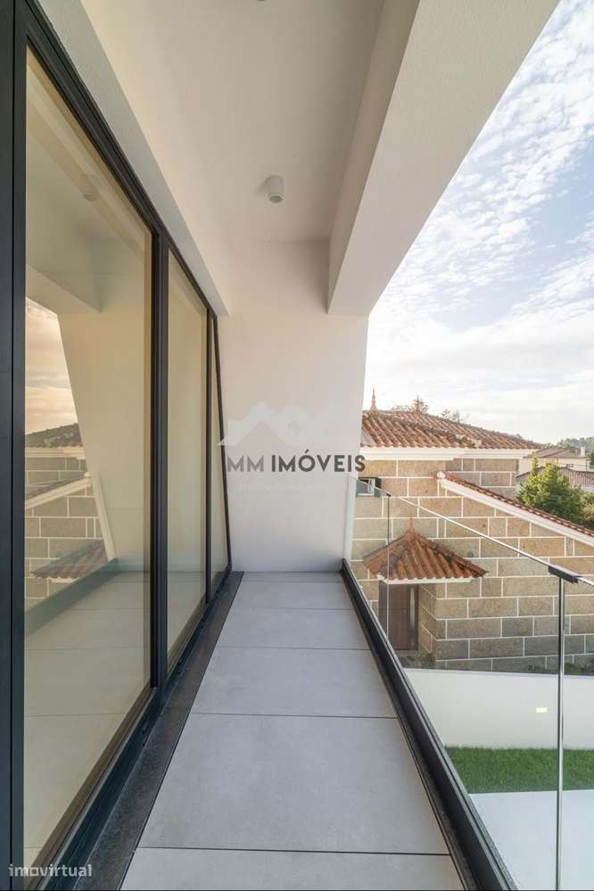 Moradia T3+1 | NOVA | Piscina | Francelos | 4 Frentes | Box | Praia-42