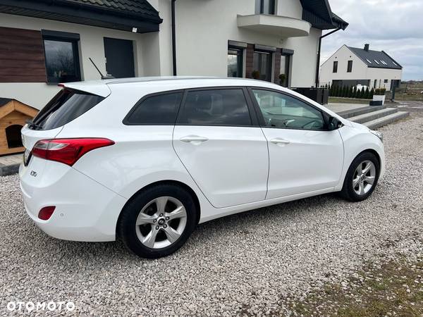 Hyundai I30 blue Kombi 1.6 CRDi Classic Navigation - 11