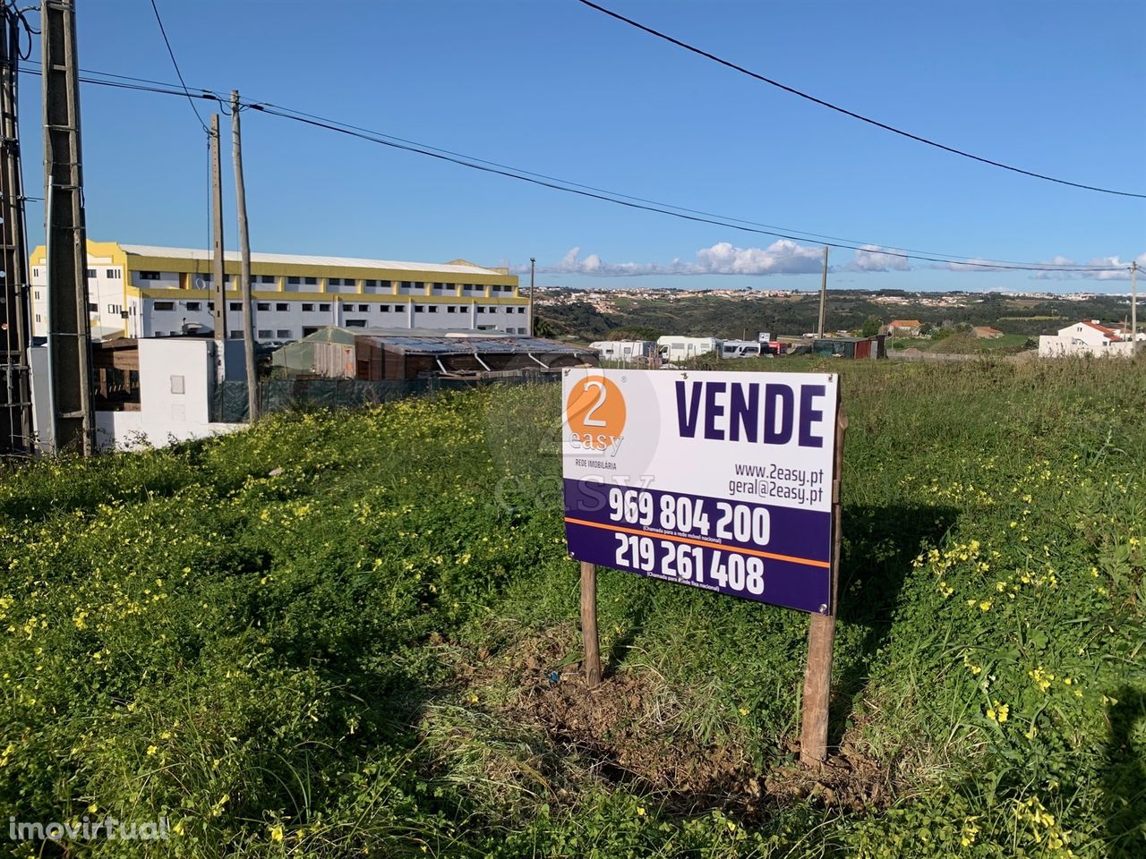 Terreno em Santa Susana. Permite construção.