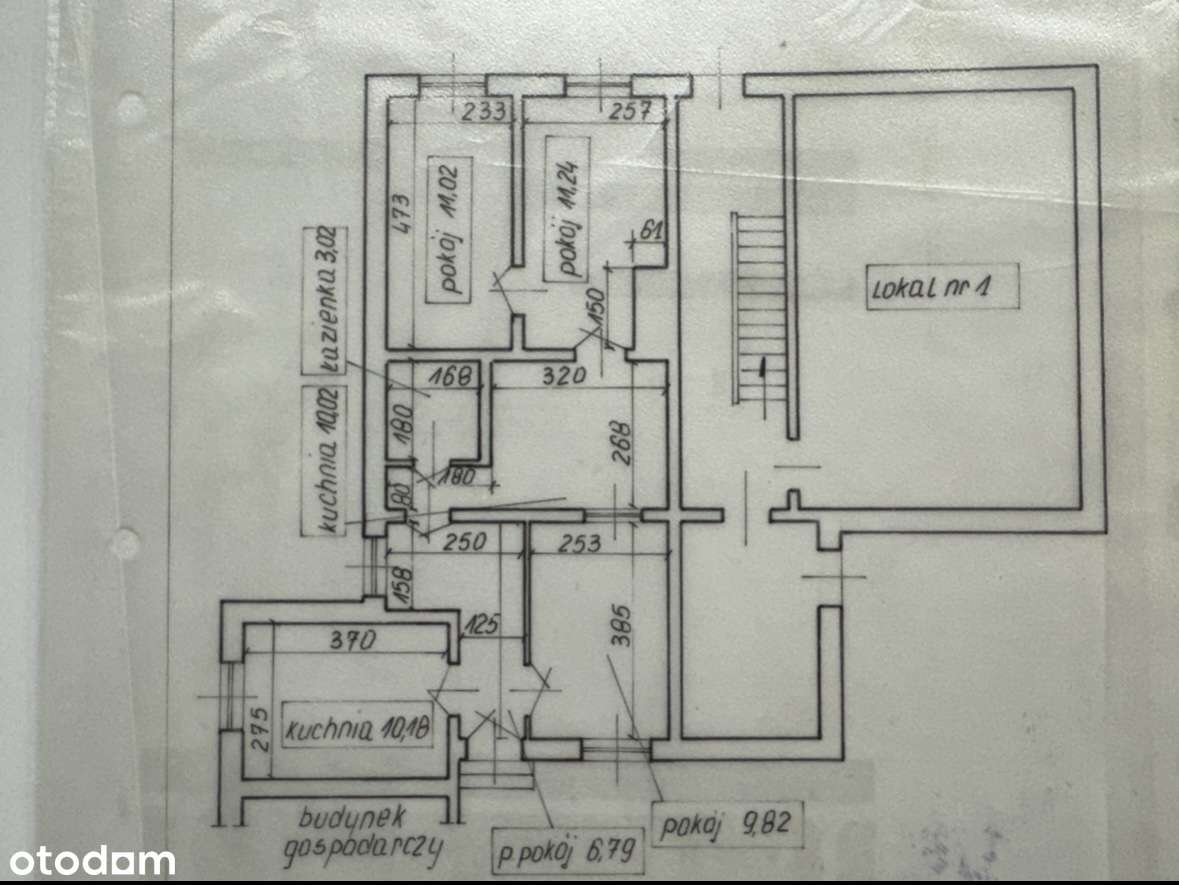 Połowa domu jednorodzinnego z budynkami gospodarczymi i pownicą - Pełny obrazek: 4/9