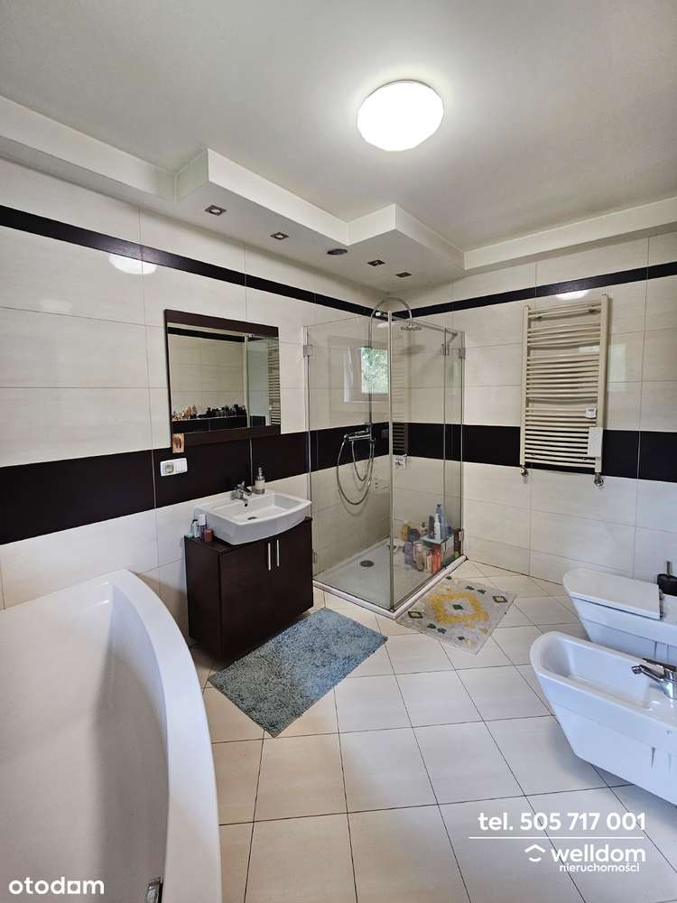 Przestronny dom, duża działka ze stawem-9