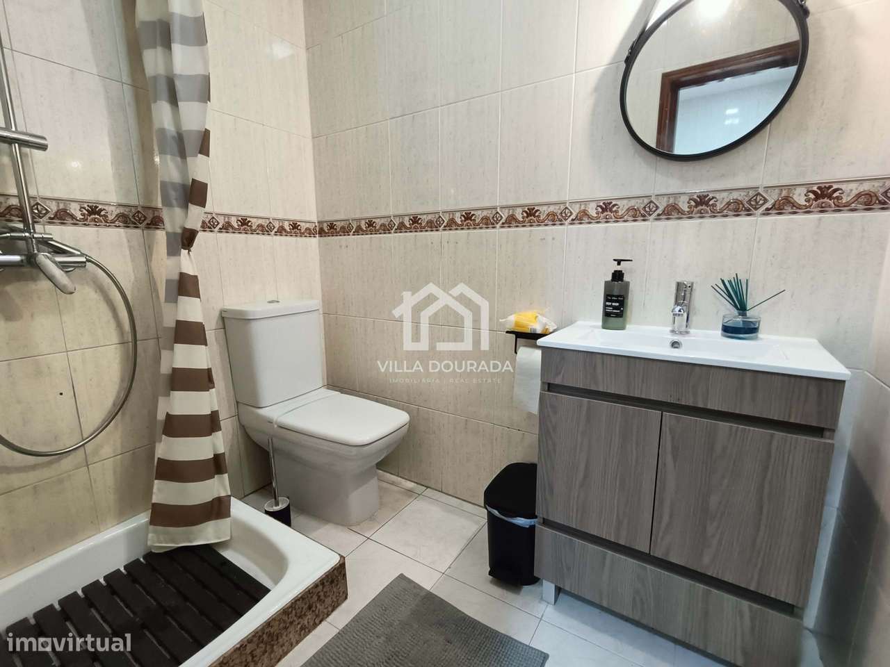 Moradia T3 ao centro de Pereiró com piscina. Aproveite!-36