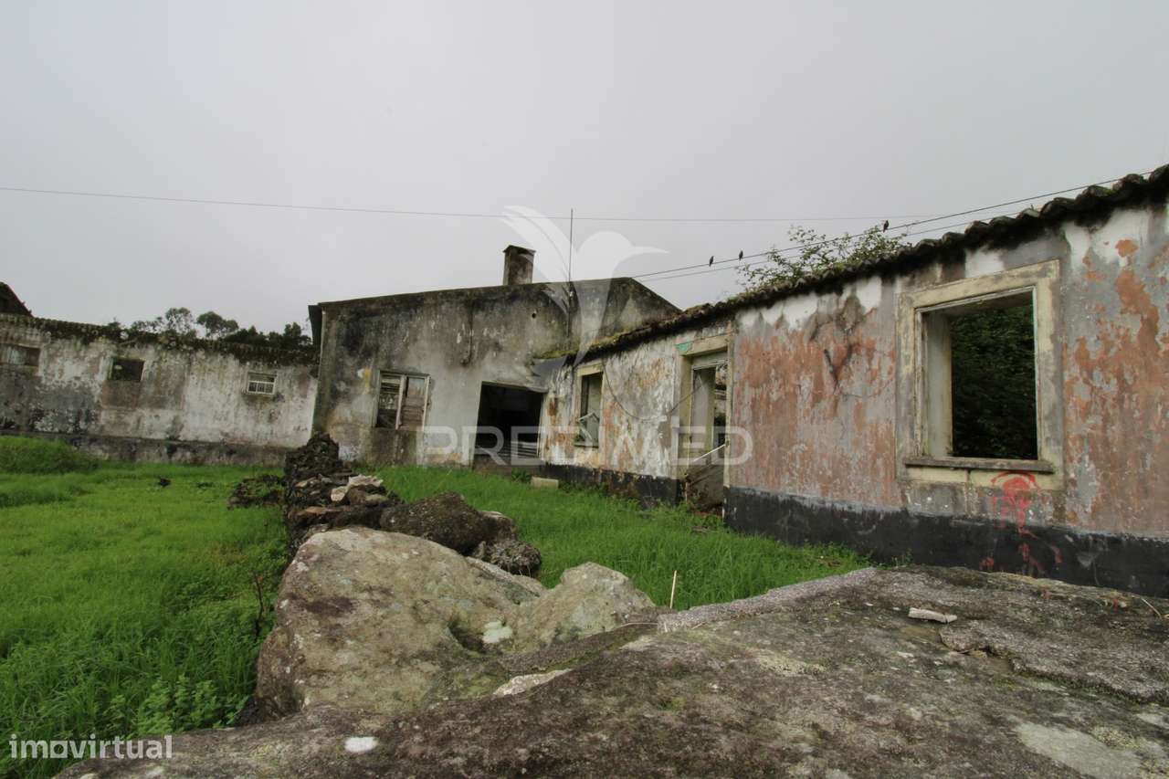 Moradia para recuperar - investimento - Grande imagem: 2/23
