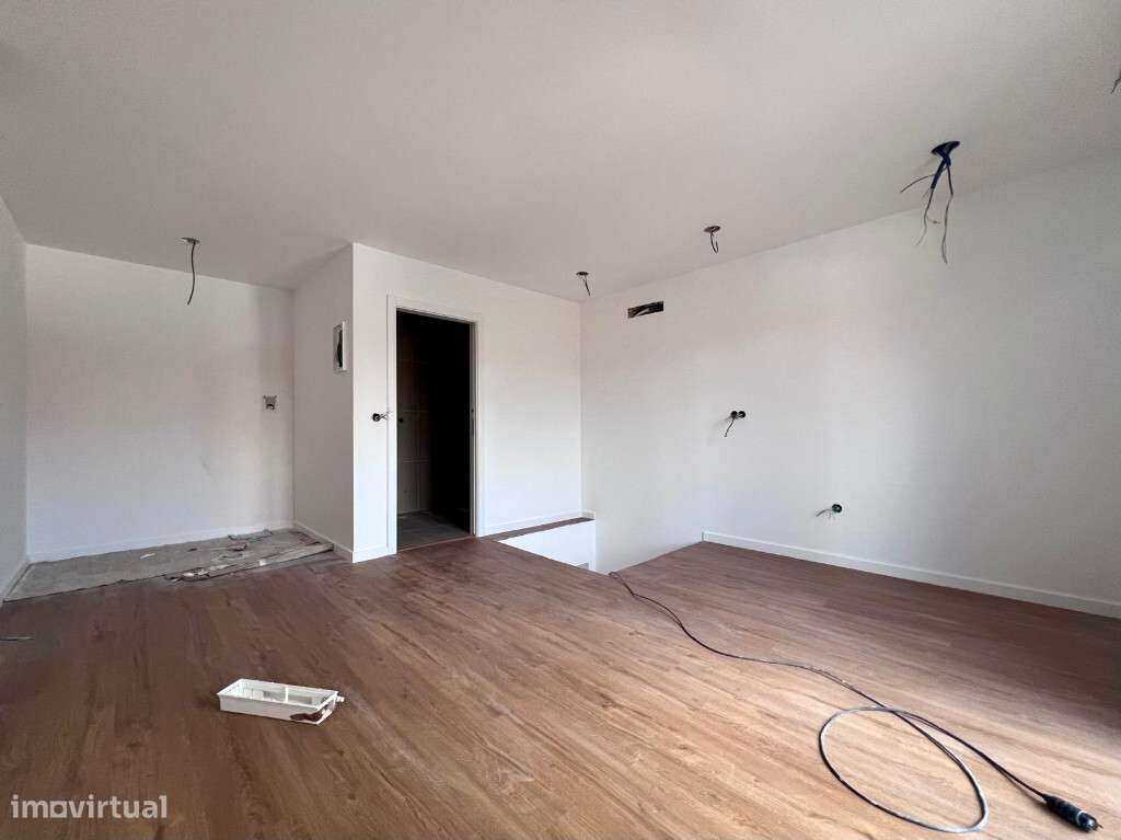 Moradia Geminada T1,São Martinho do Bispo - Grande imagem: 4/6