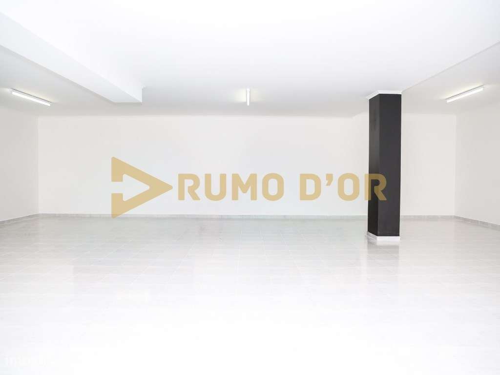 Loja com Armazém e escritórios-26
