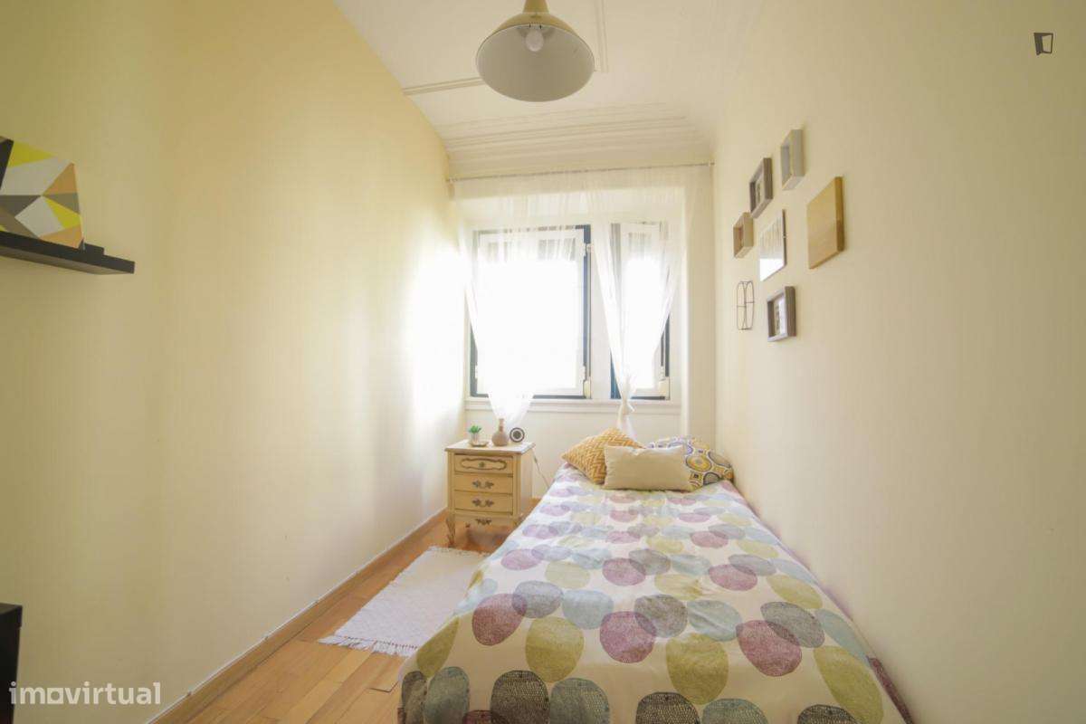 Quarto - localizado em Alameda Lisbon - Grande imagem: 2/10