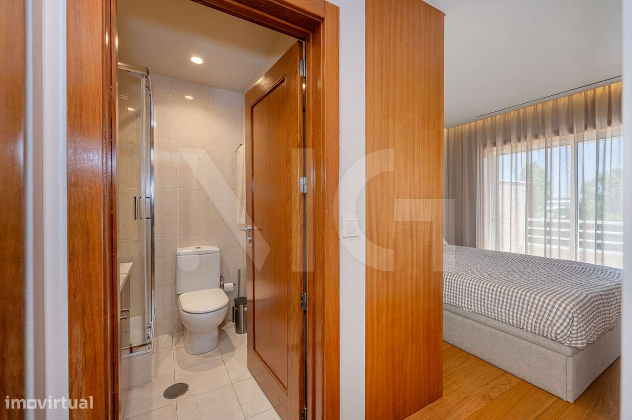 Penthouse T2 Matosinhos em Condomínio fechado com Garagem e Arrumos-32