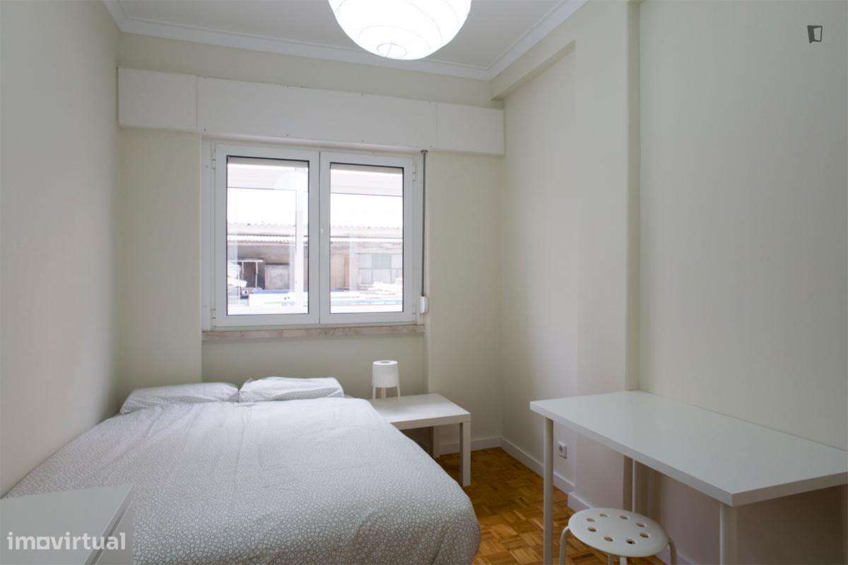 Quarto - localizado em Benfica Lisbon - Grande imagem: 2/10