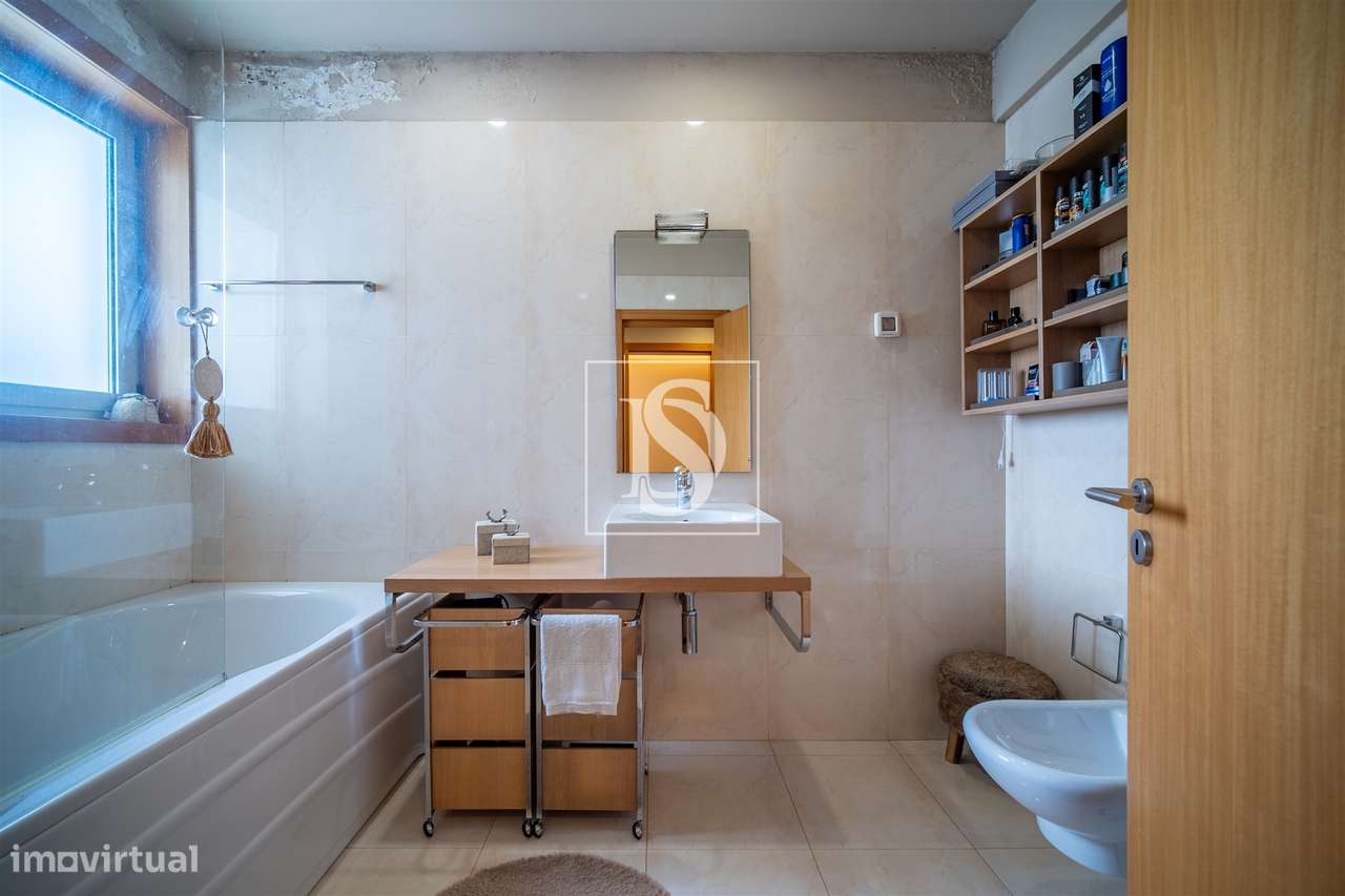 Exclusiva Moradia T4+1 c/ Piscina Aquecida e mais de 380 m²-17