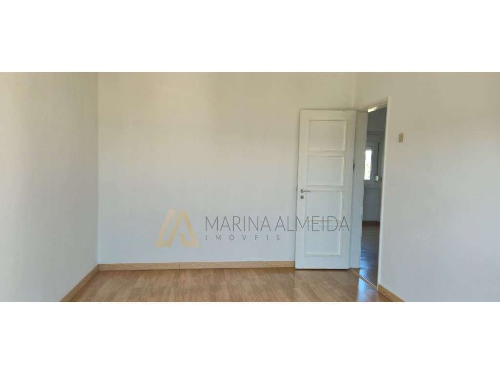 Apartamento T3 ( 4 assoalhadas ), com Varanda e Vista Deslumbrante ...-9