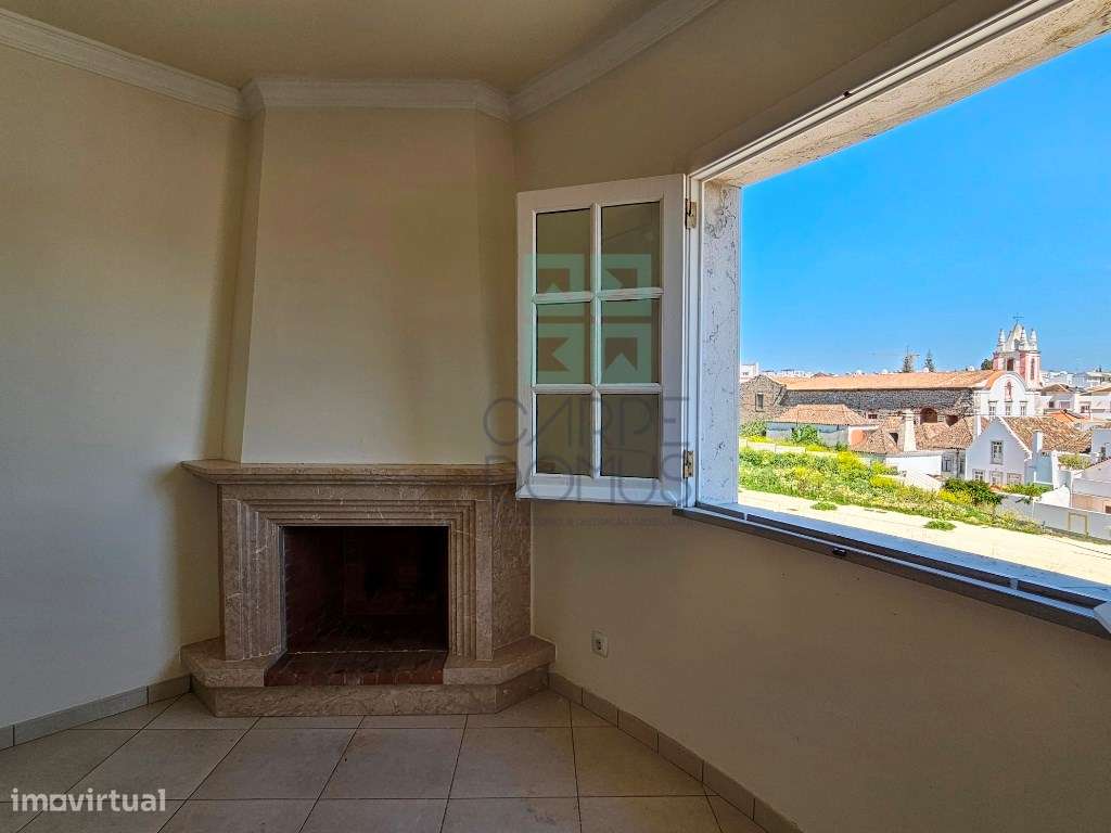 Apartamento T2 com 124,64m2, parqueamento para 2 viaturas, no centr...-19