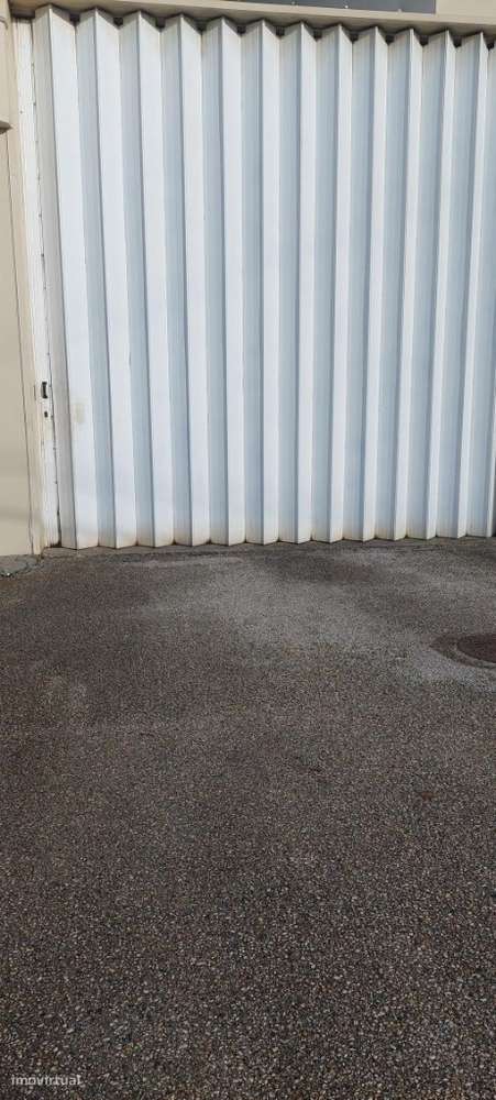 Armazém para arrendar em Albarraque - Rio de Mouro - Sintra - Grande imagem: 2/2