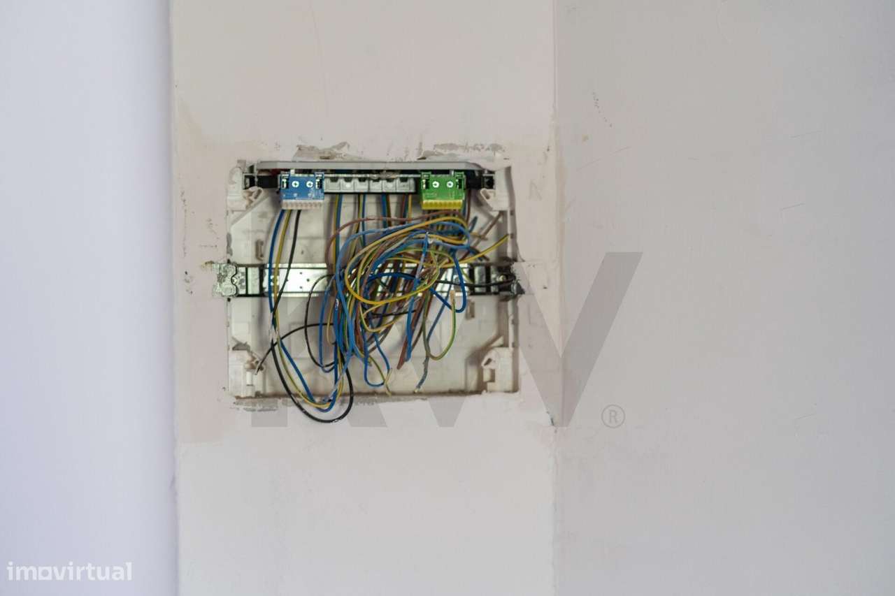 Apartamento T2 Transformado em 3 Estúdios – Bairro Norton de Matos, Co-26