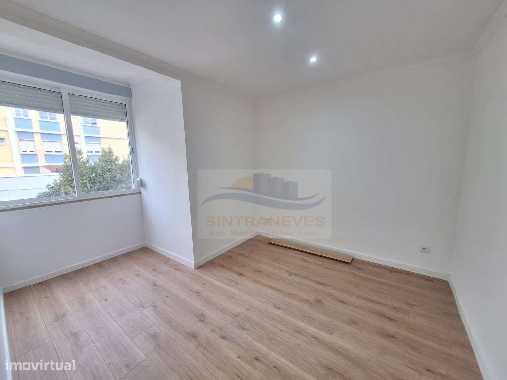 Magnífico T3 totalmente remodelado com varanda- Queluz-9