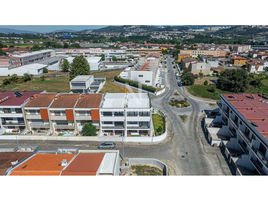 MORADIA T3 SEMI-NOVA EM GAVETO - MERELIM, BRAGA-33