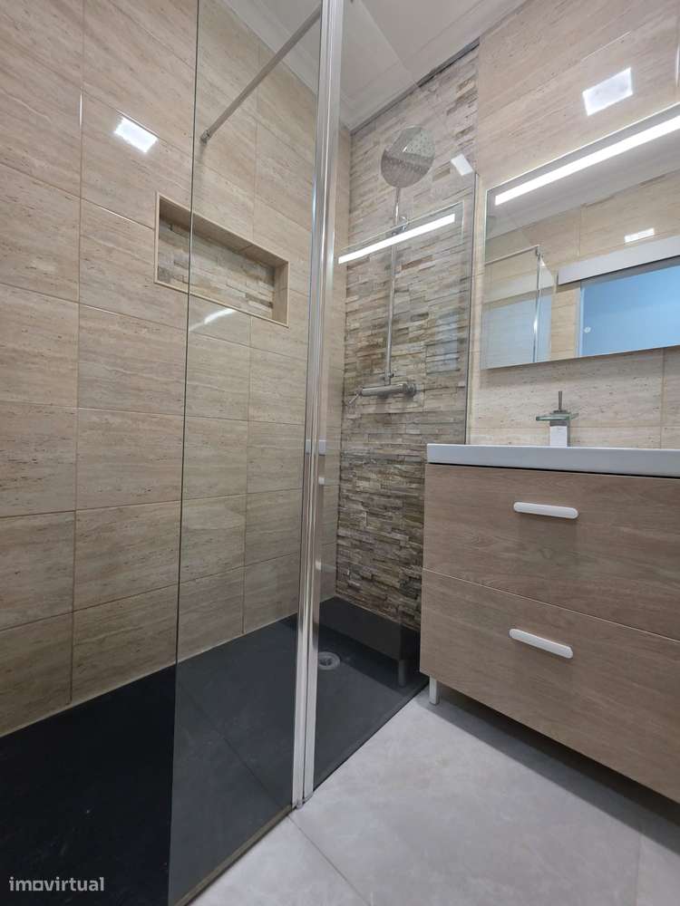 Apartamento T1 com segurança e ótima localização-16