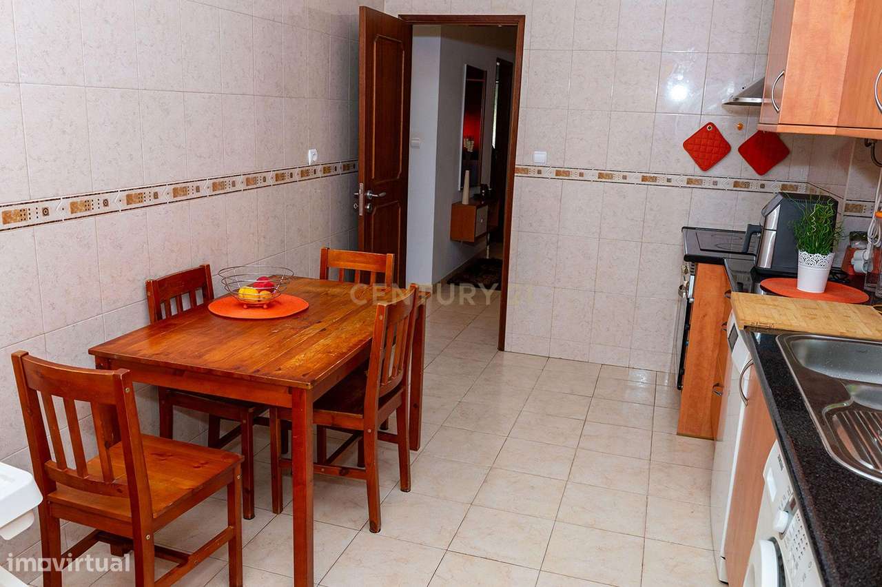 Apartamento T2 mobilado em Amora, Seixal - Oportunidade Única!-17