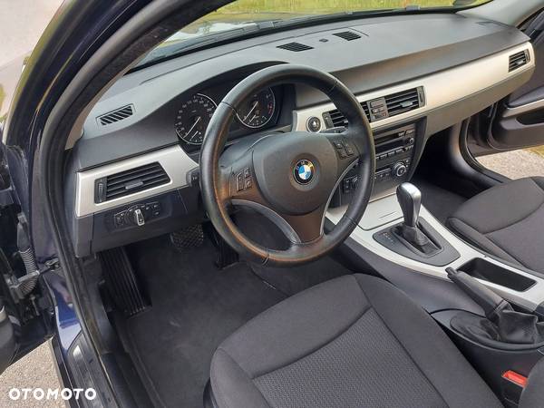 BMW Seria 3 320i Touring Edition Exclusive - 25
